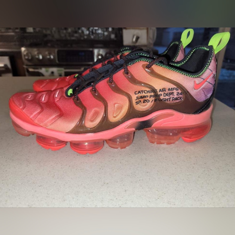 Nike Vapormax Plus Laser Crimson